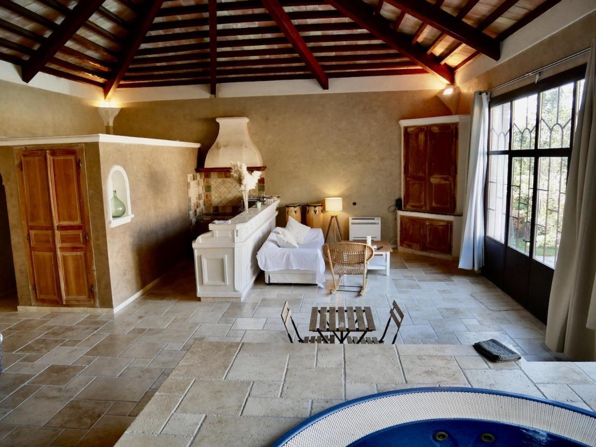 Le Pool House - Private Jacuzzi - Mas Des Sous Bois Otel Ventabren Dış mekan fotoğraf