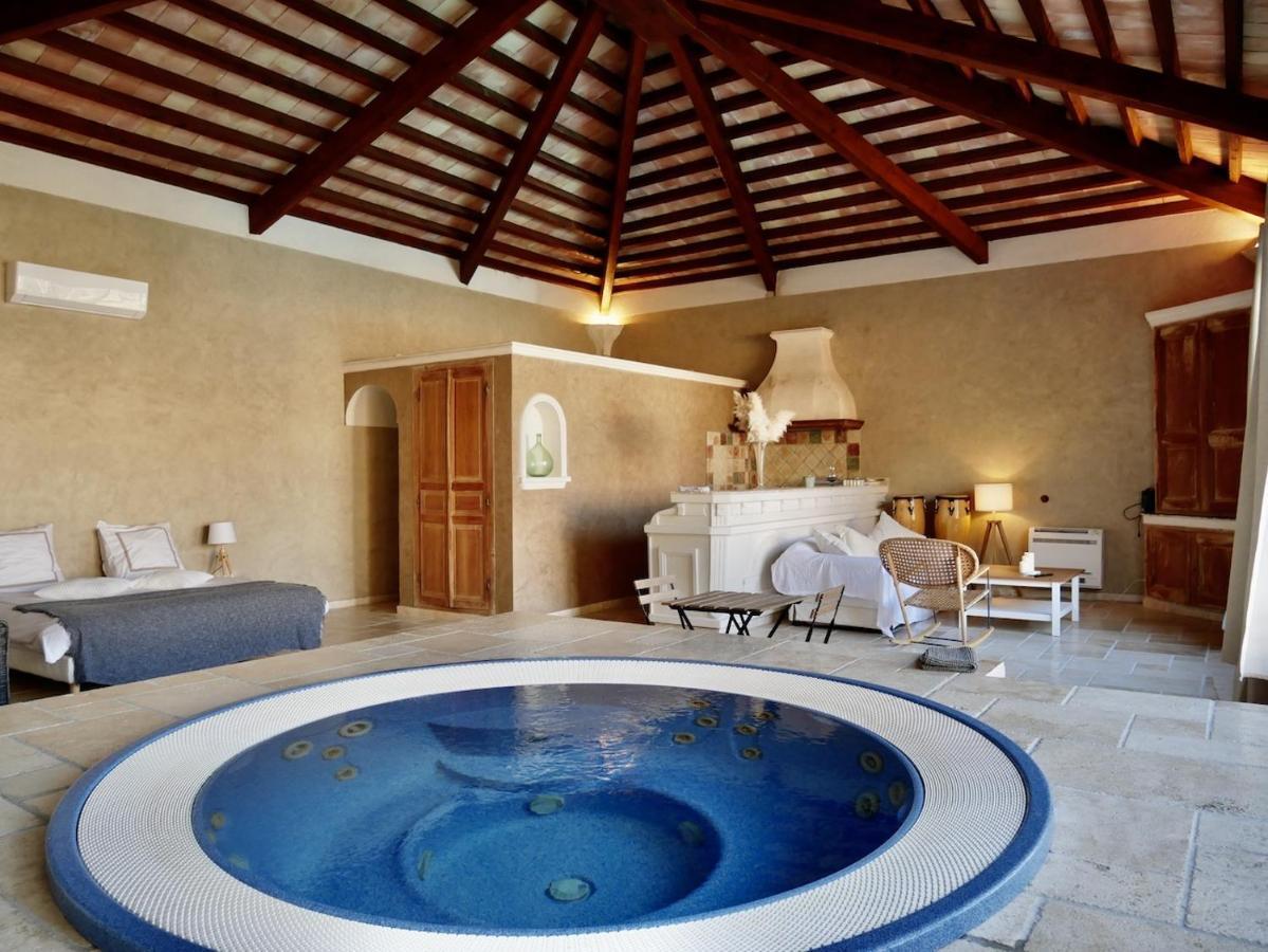 Le Pool House - Private Jacuzzi - Mas Des Sous Bois Otel Ventabren Dış mekan fotoğraf